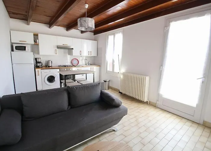 Joli T2 Renove / Wifi / Grand Parking Prive